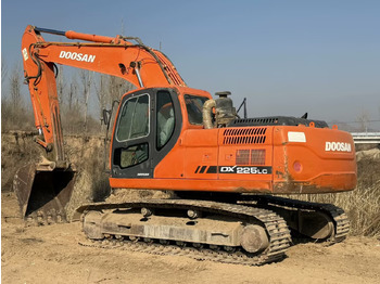 Telakaivukone DOOSAN Doosan DX225LC Crawler excavator: kuva Telakaivukone DOOSAN Doosan DX225LC Crawler excavator
