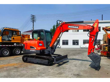 Minikuormaaja DOOSAN DH55