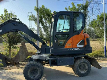 Pyöräalustainen kaivinkone DOOSAN DX60W