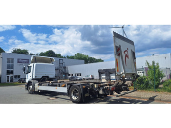 Kuorma-auto alusta Mercedes-Benz 1833 2 Achser für BDF mit LBW: kuva Kuorma-auto alusta Mercedes-Benz 1833 2 Achser für BDF mit LBW