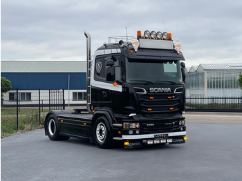 Vetopöytäauto SCANIA R 520