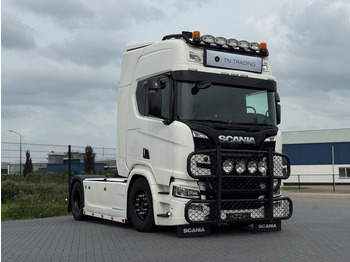 Vetopöytäauto SCANIA R 580