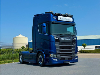 Vetopöytäauto SCANIA S 660