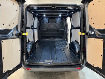 Pieni pakettiauto Ford Transit Custom 2.0 TDCI L2H1 Limited 130 PK / Euro 6 / Airco / Cruise Control / CarPlay / PDC / Navigatie / 3-Zits / 16.200 KM !! / BPM VRIJ !!: kuva Pieni pakettiauto Ford Transit Custom 2.0 TDCI L2H1 Limited 130 PK / Euro 6 / Airco / Cruise Control / CarPlay / PDC / Navigatie / 3-Zits / 16.200 KM !! / BPM VRIJ !!