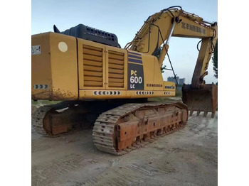 Telakaivukone KOMATSU PC600