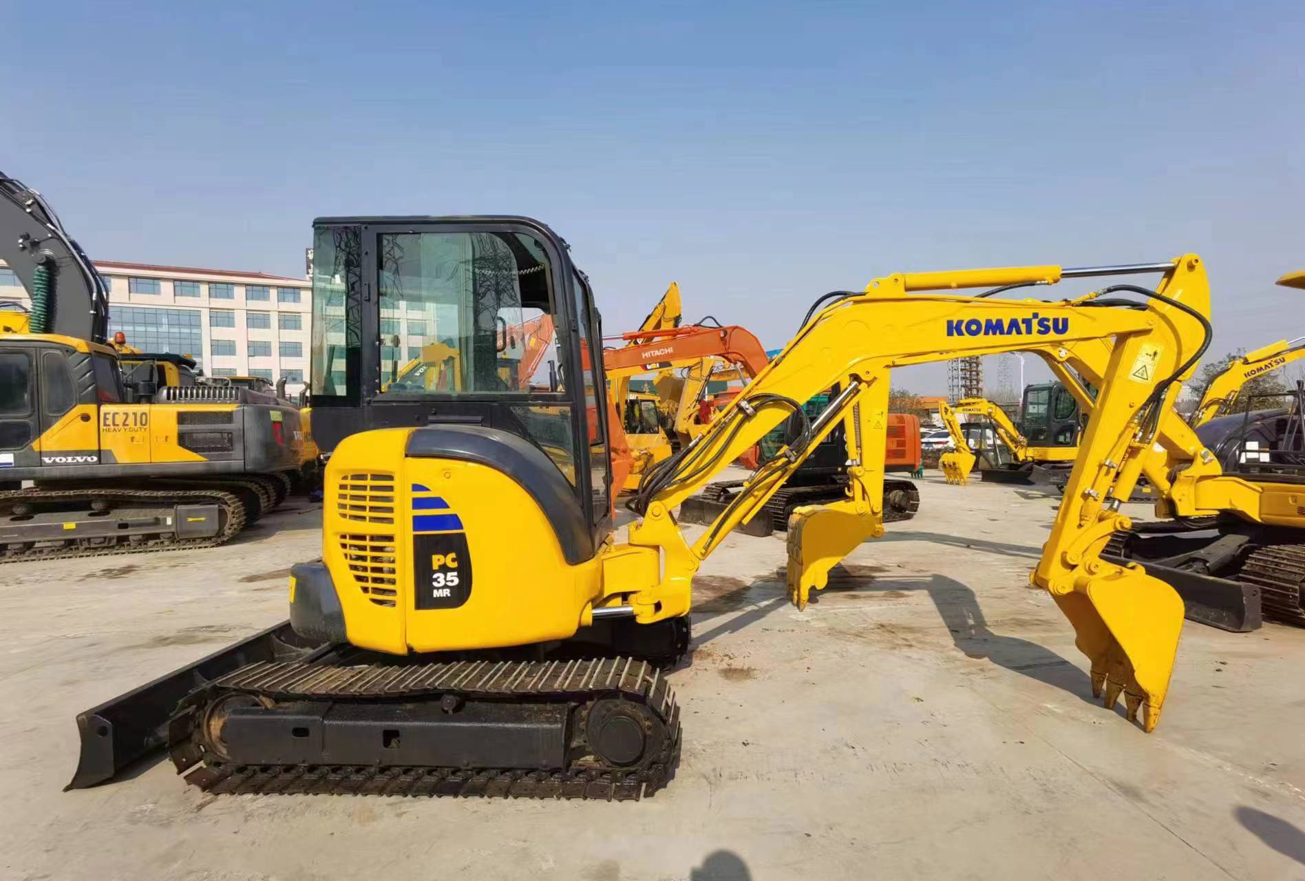 Minikuormaaja KOMATSU PC35