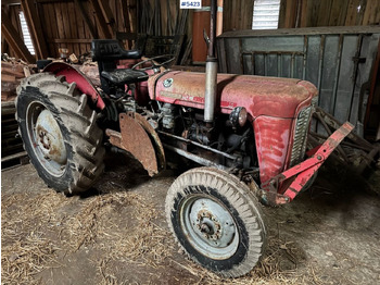Traktori MASSEY FERGUSON 1000 series