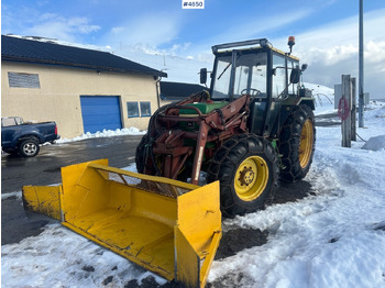 Traktori JOHN DEERE 2040
