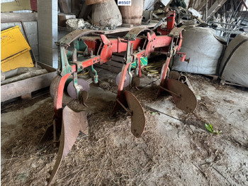 Maanmuokkauskone Kverneland 3-furrow plough: kuva Maanmuokkauskone Kverneland 3-furrow plough Maanmuokkauskone Kverneland 3-furrow plough: kuva Maanmuokkauskone Kverneland 3-furrow plough