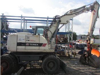 Pyöräalustainen kaivinkone TEREX