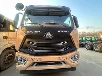 Vetopöytäauto SINOTRUK HOWO
