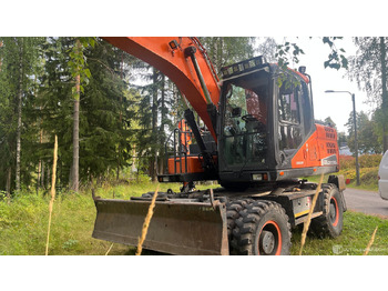 Pyöräalustainen kaivinkone DOOSAN