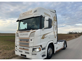 Vetopöytäauto SCANIA R 500