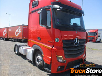 Vetopöytäauto Mercedes-Benz Actros 1845 LS nRL: kuva Vetopöytäauto Mercedes-Benz Actros 1845 LS nRL