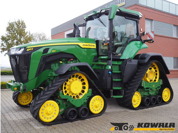 Traktori JOHN DEERE