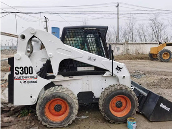 Liukuohjattu kuormaaja BOBCAT S300