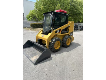 Liukuohjattu kuormaaja CATERPILLAR 226B3