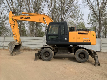 Pyöräalustainen kaivinkone HYUNDAI R210
