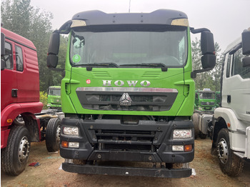 Vetopöytäauto SINOTRUK HOWO