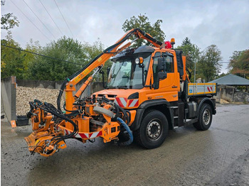 Kunnallis-/ Erikoisajoneuvot UNIMOG