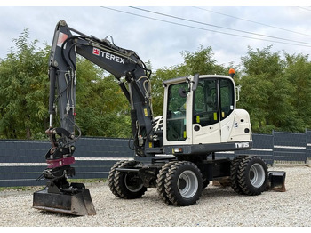 Pyöräalustainen kaivinkone TEREX