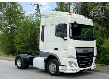 Vetopöytäauto DAF XF 106