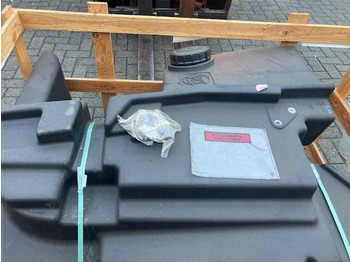 Uusi Polttoainetankki - Maatalouskoneet New Holland brandstoftank FR hakselaar Fueltank: kuva Uusi Polttoainetankki - Maatalouskoneet New Holland brandstoftank FR hakselaar Fueltank