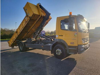 Koukkulava kuorma-auto MERCEDES-BENZ Atego