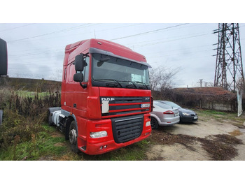 Vetopöytäauto DAF XF 105 460
