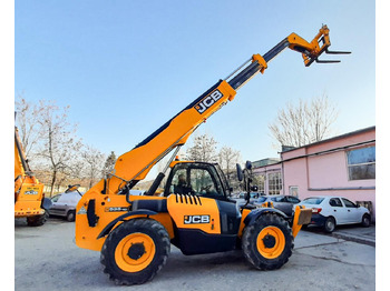 Pyöräkuormaaja JCB