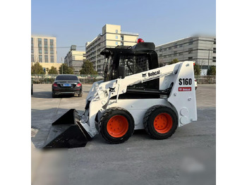 Liukuohjattu kuormaaja BOBCAT S160