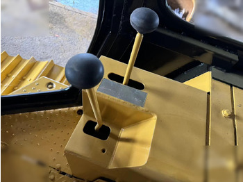 Puskutraktori CATERPILLAR D4C: kuva Puskutraktori CATERPILLAR D4C