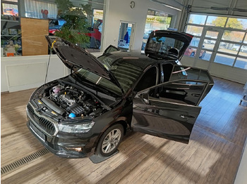 Sedan Skoda Fabia 130 Jahre 1,0 TSI*AHK-VORBER.*5J.GARANTIE*: kuva Sedan Skoda Fabia 130 Jahre 1,0 TSI*AHK-VORBER.*5J.GARANTIE*