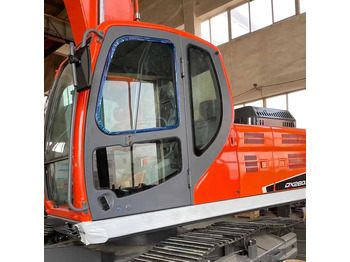 Kaivuri DOOSAN DX260