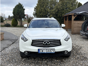 Maasturi/ Katumaasturi Infiniti QX70 FX30 Diesel V6 Euro6: kuva Maasturi/ Katumaasturi Infiniti QX70 FX30 Diesel V6 Euro6