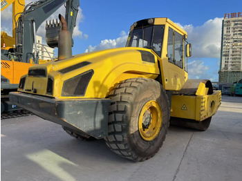 Tiejyrä BOMAG BW226: kuva Tiejyrä BOMAG BW226 Tiejyrä BOMAG BW226: kuva Tiejyrä BOMAG BW226