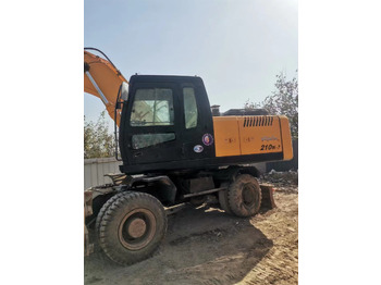 Pyöräalustainen kaivinkone HYUNDAI R210