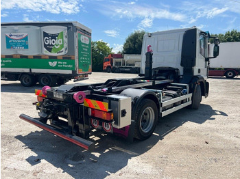 Koukkulava kuorma-auto IVECO EUROCARGO 120E28 CON SCARRABILE NUOVO: kuva Koukkulava kuorma-auto IVECO EUROCARGO 120E28 CON SCARRABILE NUOVO