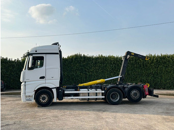 Koukkulava kuorma-auto MERCEDES ACTROS 25.51 SCARRABILE: kuva Koukkulava kuorma-auto MERCEDES ACTROS 25.51 SCARRABILE