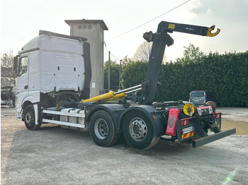 Koukkulava kuorma-auto MERCEDES ACTROS 25.51 SCARRABILE: kuva Koukkulava kuorma-auto MERCEDES ACTROS 25.51 SCARRABILE