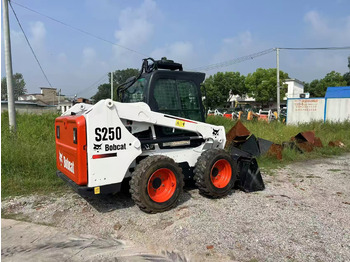 Liukuohjattu kuormaaja BOBCAT S250