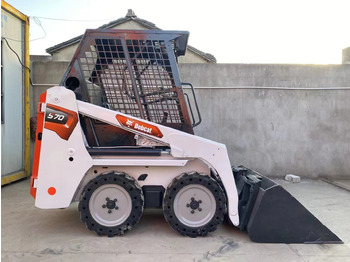 Liukuohjattu kuormaaja BOBCAT S70