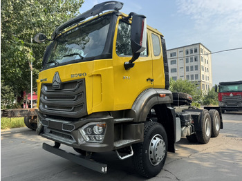 Vetopöytäauto SINOTRUK HOWO