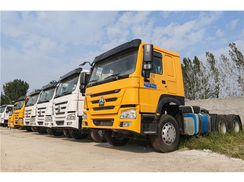 Vetopöytäauto SINOTRUK HOWO