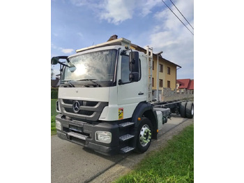 Kuorma-auto alusta Mercedes-Benz AXOR 1829 rama do zabudowy blokada mostu: kuva Kuorma-auto alusta Mercedes-Benz AXOR 1829 rama do zabudowy blokada mostu