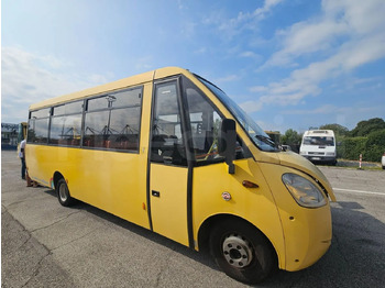 Koulubussi IVECO
