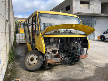 Koulubussi IVECO
