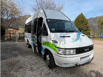 Minibussi IVECO Daily
