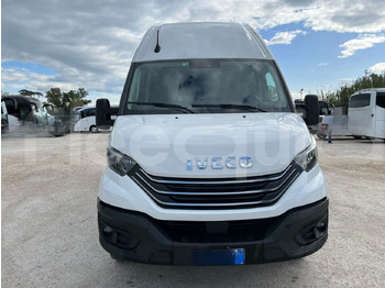 Minibussi IVECO Daily