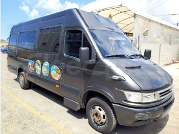 Minibussi IVECO Daily